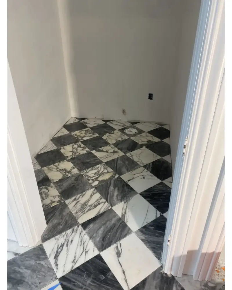 Checkerboard Rosso Levanto Royale and Nero Marquina Prestige 12X12 Set-American Stone