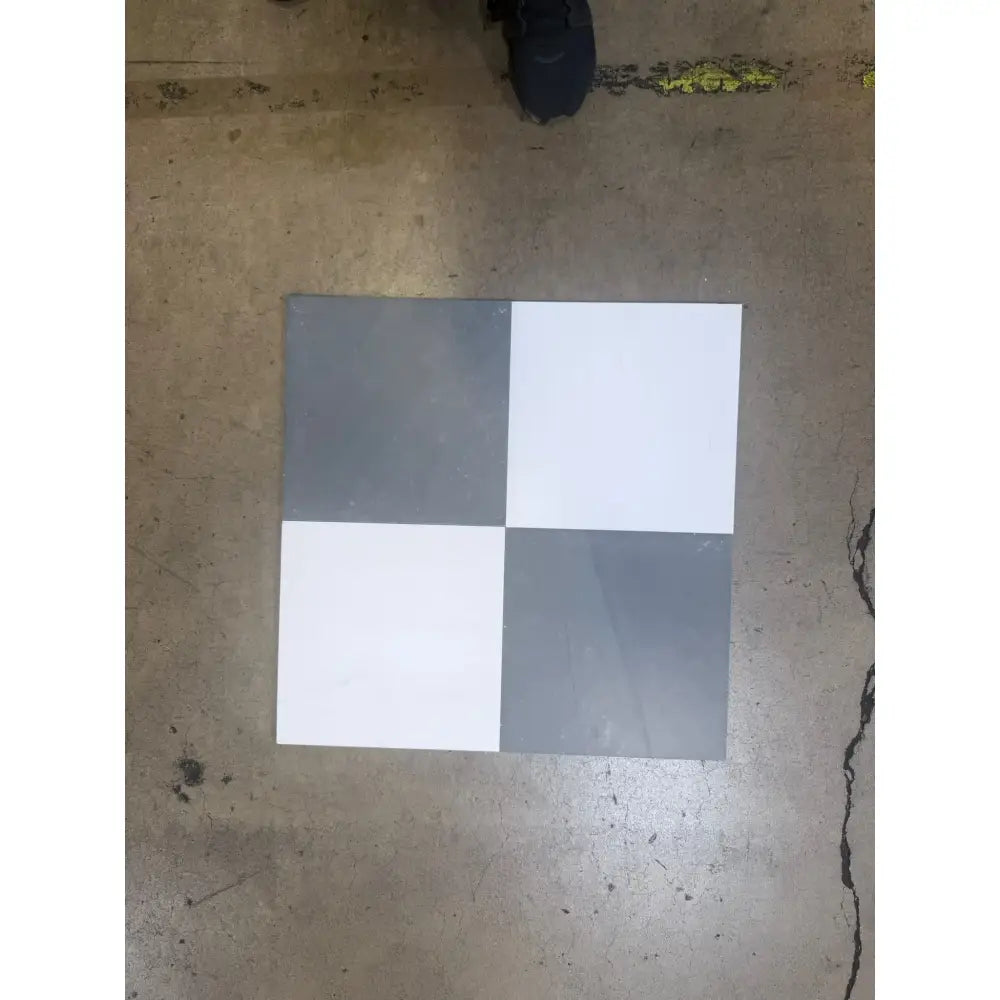 Checkered marble tile with Bardiglio Imperiale and White Dolomite in 12x12 set