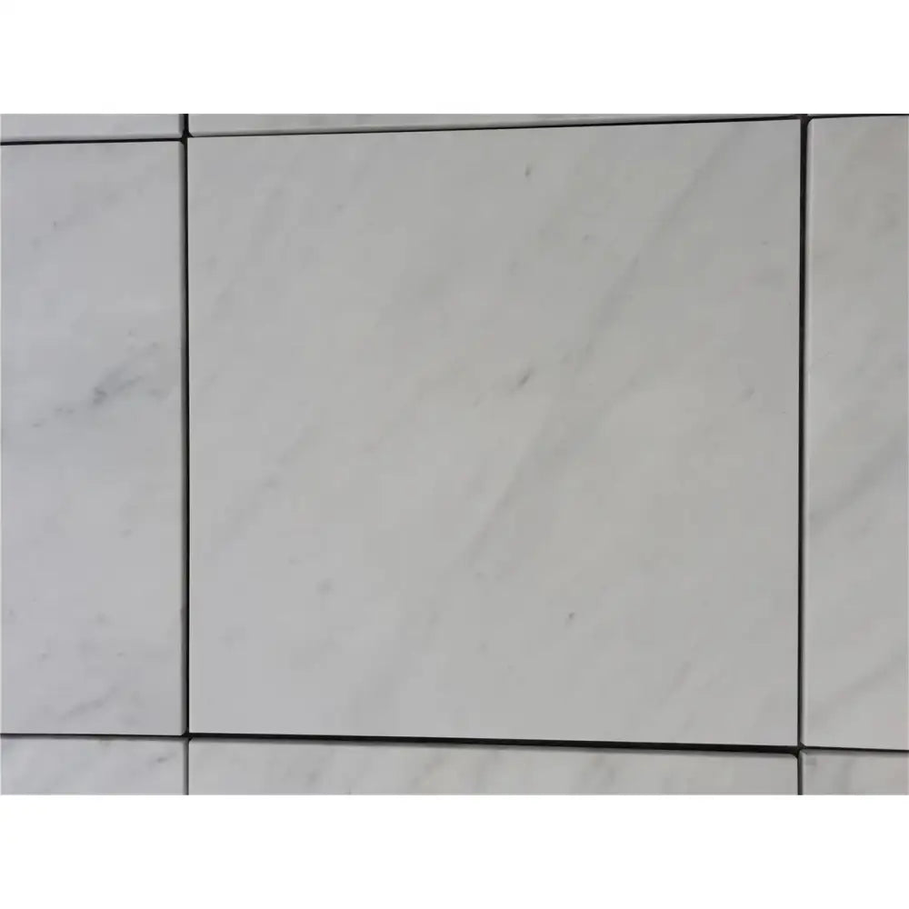 White marble tiles from Checkerboard Oriental White Aurora and Nero Marquina Prestige set