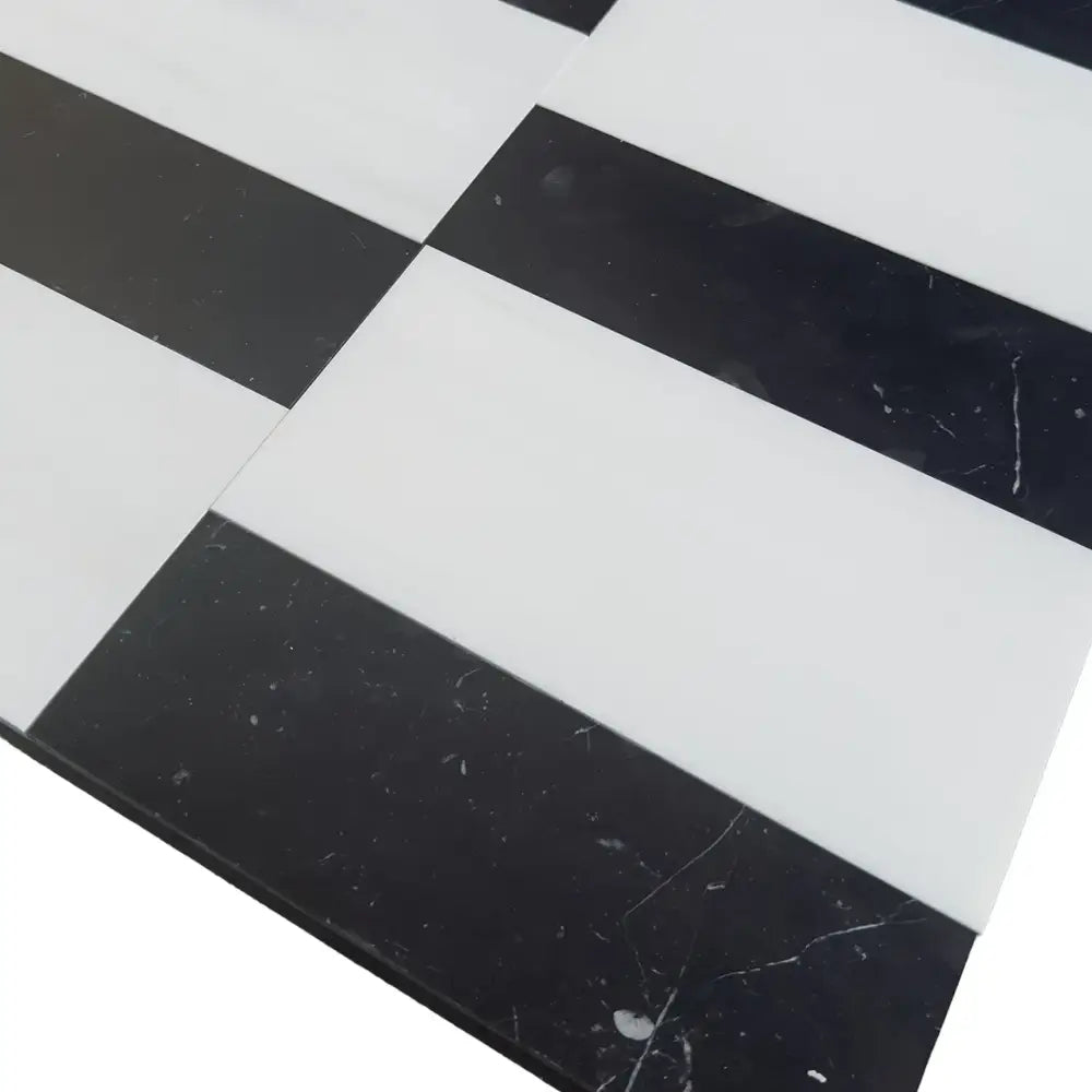 Black and white checkered surface from Siena in Bianco Dolomite and Nero Marquina set
