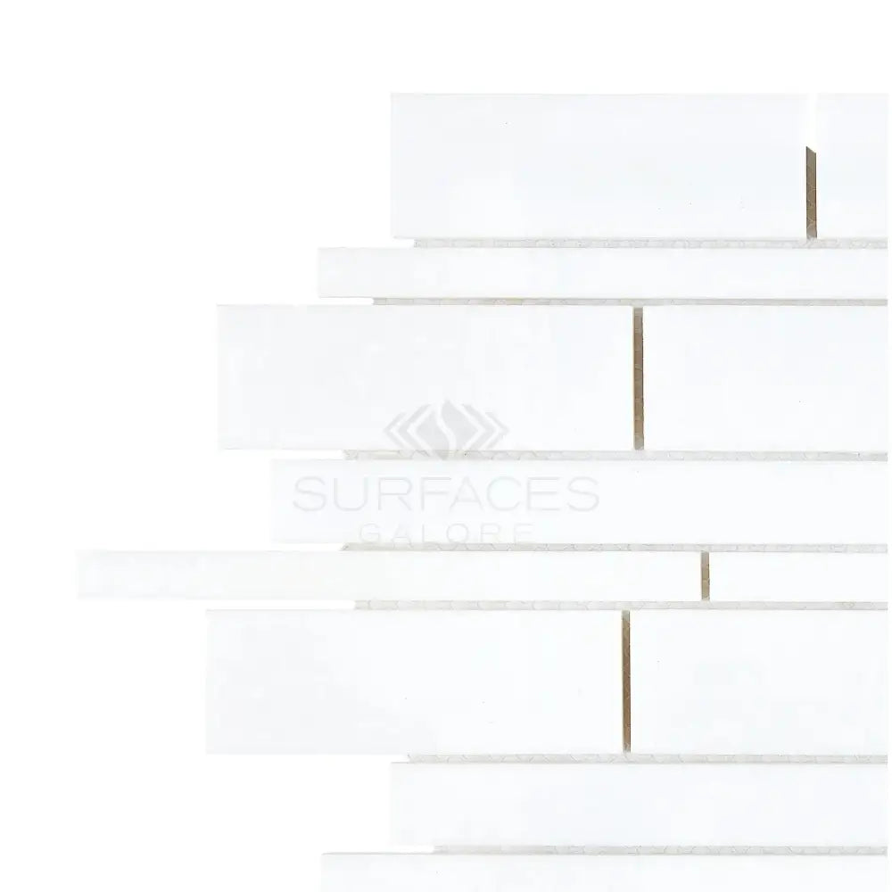 White rectangular mosaic tiles from Thassos Supreme Manhattan Random-Strip Marble collection